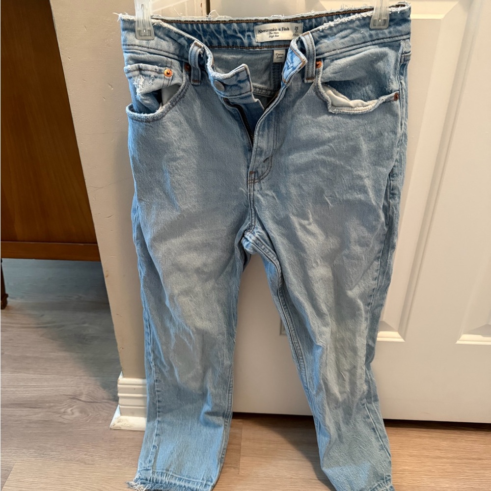 Abercrombie & Fitch Light Blue Women’s Relaxed Jeans